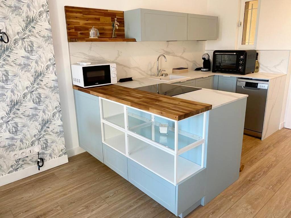 Vue - Parking - Piscine - Appartement